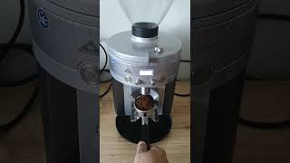 Quick testing Mahlkonig K30 Vario Espresso Grinder [upl. by Schaab]