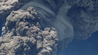 Kembali Meletus Sinabung Keluarkan Asap Setinggi 5 Km [upl. by Hallutama914]