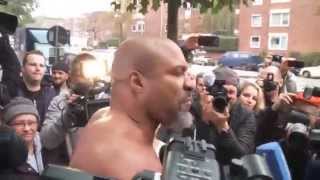 Shannon Briggs goes crazy at Wladimir Klitschko´s presstraining [upl. by Edahc400]