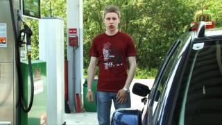 Sicherheitstipps auf der Tankstelle mit Stephan Rosseggermp4 [upl. by Ayikat]