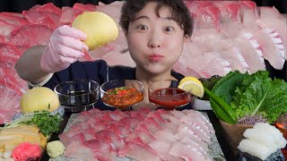 대왕 방어와 대왕 마늘 Mukbang [upl. by Assirolc735]