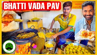 Special Bhatti Mumbai Vada Pav Wala  Veggie Paaji [upl. by Cherin349]