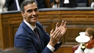 Longuement applaudi au Parlement Pedro Sanchez a été reconduit à la tête de lEspagne [upl. by Ahsir27]