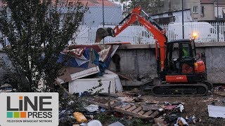 Destruction dun important bidonville  Gennevilliers 92  France 26 septembre 2017 [upl. by Annahpos505]