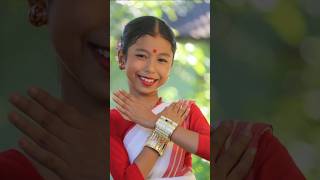 Mugare Khaj Pindhi Loi  মূগাৰে সাজ পিন্ধিলৈ trending Assamese bihusong dance shortsvideo [upl. by Yditsahc]