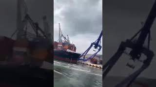 vessel yang ming crash into the cranes of evyap port turkiya yangmingshan container vessel crash [upl. by Aileek502]