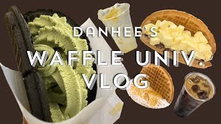 eng 와플대학에서 누데이크 케이크를❔ 굿즈 언박싱부터 음료까지❕ 블랙와플  cafe vlog  💚🖤 [upl. by Giustino]