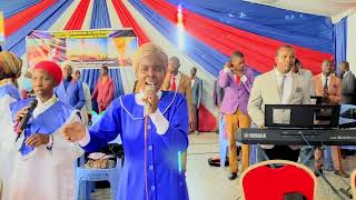 YESU AMEFANYIKA BORA KULIKO MALAIKA NA WANADAMU WORSHIP ISEBANIA MAIN ALTAR [upl. by Anse]