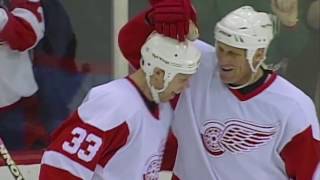 Joe Moments  Brett Hull scores 700th NHL goal [upl. by Lleirbag]