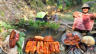 Building Open Tree House Survival Shelter in River outdoor Cooking Pork Belly amp Local Bread Raw Veg [upl. by Ddej319]