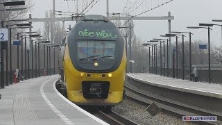 VIRM kruising op station Halfweg Zwanenburg [upl. by Nirrej]