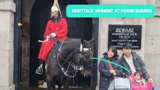 A Fairytale Moment with a Kindhearted Horse and a Little Girl 🧚‍♀️ 🐎 Horse Guards [upl. by Eirrehc]