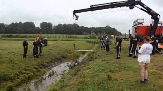 Verkleumd paard uit sloot gered [upl. by Adai]