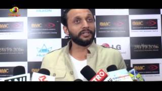 Shah Rukh Khans Raees Co star Zeeshan Ayyub Praises SRK  Mango News [upl. by Tedda285]