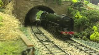 How to Run O Gauge Britannia Class 7MT 462 70018 quotFlying Dutchmanquot [upl. by Gussie]