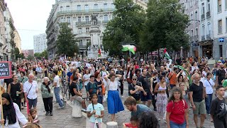 Manifestation contre « le coup de force » de Macron à Grenoble [upl. by Zsamot]