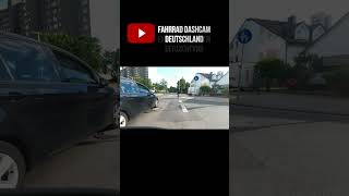 Verkehrsteilnehmer ignorieren Haltlinie Rotlichtverstoß und enges Überholmanöver in einem Clip [upl. by Ayhtak]