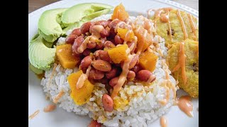 Orígenes de la cocina puertorriqueña  guanimes arroz con habichuelas pan de casabe  Puerto Rico [upl. by Nalac]