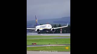 Pilots battle gusts on approach Storm Darragh 😲 [upl. by Ydiarf]