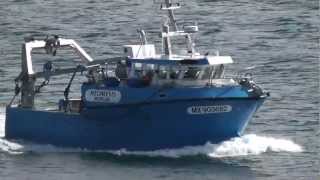 Research Vessel Neomysis MX 905682 Entering Roscoff Marina 29680 Roscoff Finistère Brittany France [upl. by Aglo]