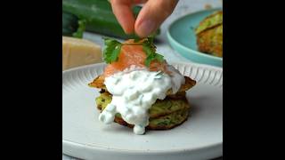 Zucchinipuffer mit Räucherlachs 🥒🧡 EinfachTasty ZucchiniPuffer GemüsePuffer ZucchiniGericht [upl. by Nosnehpets46]