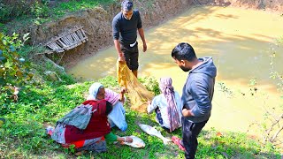 বাড়ির পুকুর থেকে মাছ ধরে ভাজা বাগানের তাজা শাক সঙ্গে মায়ের হাতের সেরা খুদের ভাত  villfood recipes [upl. by Dmitri270]