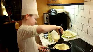 Tobias beim Palatschinken Kochen 2011 [upl. by Sucramal]