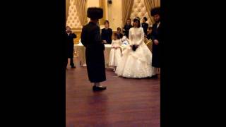 Oshvar rabbe dancing mitzvah tantz [upl. by Otina]