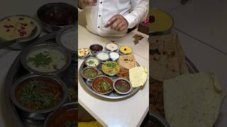 सांगलीची फेमस व्हेज साईप्रसाद ची थाळी Sangli famous veg thali khakikha food [upl. by Zandra200]