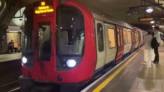 London Underground Train Approaching Circle Line 倫敦地鐵列車到站 [upl. by Ahsirtal]