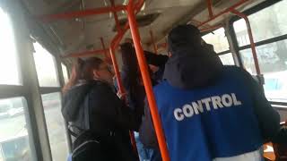 Cearta si bataie intre pasager si controlori in tramvaiul 25 azi 8 MARTIE 2019 [upl. by Gatias]