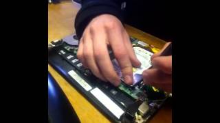 How to replace the hard drive in an msi u100 notebook [upl. by Saravat]