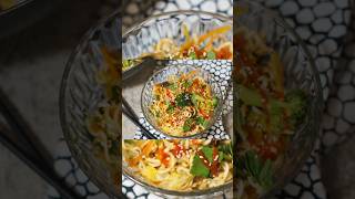 10 MINUTEN REZEPT 💚 Gebratene NUDELN MIT GEMÜSE Wie vom Asiaten 🥰🥰 vegan food plantbased shorts [upl. by Levenson580]