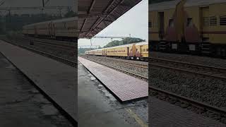 Ernad express royal entry to Pudukad Railway station pudukad southernrailway thrissur [upl. by Matland]