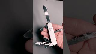 Victorinox Climber  91mm  14 fonctions  82 grammes [upl. by Alekal]