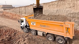 Komatsu Excavator Loading sandy material [upl. by Douglass]