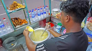 Instant Thai Chicken Soup on Dhaka Street  Bangladeshi Street Food [upl. by Rebeh]