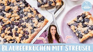 Blaubeerkuchen mit Streusel  Schneller Heidelbeerkuchen vom Blech 🫐 😍  Einfach Backen [upl. by Inerney]