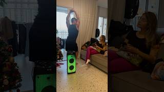 I made my girlfriend dance with me 🤣 fiz minha namorada dançar comigo 😄 dance shorts [upl. by Doowrehs]