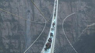 China inaugura maior ponte de vidro do mundo [upl. by Nesral828]