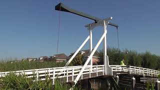 Brugopening Kleinpolderbrug Nieuwerkerk ad IJssel Ophaalbrug Drawbridge Pont Levis Klappbrücke [upl. by Lorna]