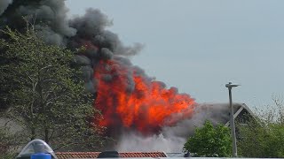 Uitslaande brand op Kinderboerderij de Kleine Duiker in Barendrecht  Brandweer met spoed onderweg [upl. by Boyd]