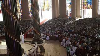 La Basilique NotreDame de la Paix de Yamoussoukro pleine comme un œuf [upl. by Aslin]