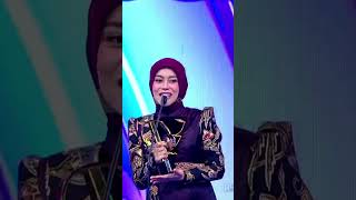 LESTI BERKAT RIDHO SUAMI MENANG SOCIAL MEDIA ARTIST OF THE YEAR IndonesiaMusicAwards2024 [upl. by Manwell]