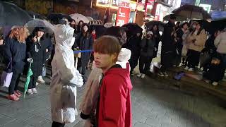 STREET ARTIST ONE OF RAINY NIGHT PASSION HONGDAE BUSKING 240117 [upl. by Madelyn668]