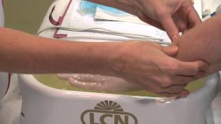 How to apply paraffin wax profesionally to the hands [upl. by Neelhtac]