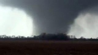 Tornados wüten in USBundesstaaten Indiana und Mississippi [upl. by Yatnod]