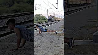 ट्रेन ए राही थी मैं मर्दा मर्दा बच गया fit motivation shortvideo therock ronaldo viratkohli [upl. by Chandler]