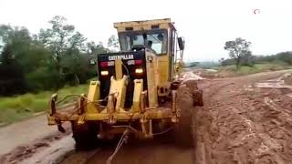 Colectivos varados en la Ruta 13 fueron remolcados por topadoras [upl. by Estis664]