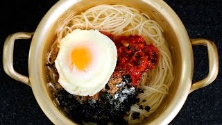 Korean Noodle Soup Guksu 국수 [upl. by Mannie]